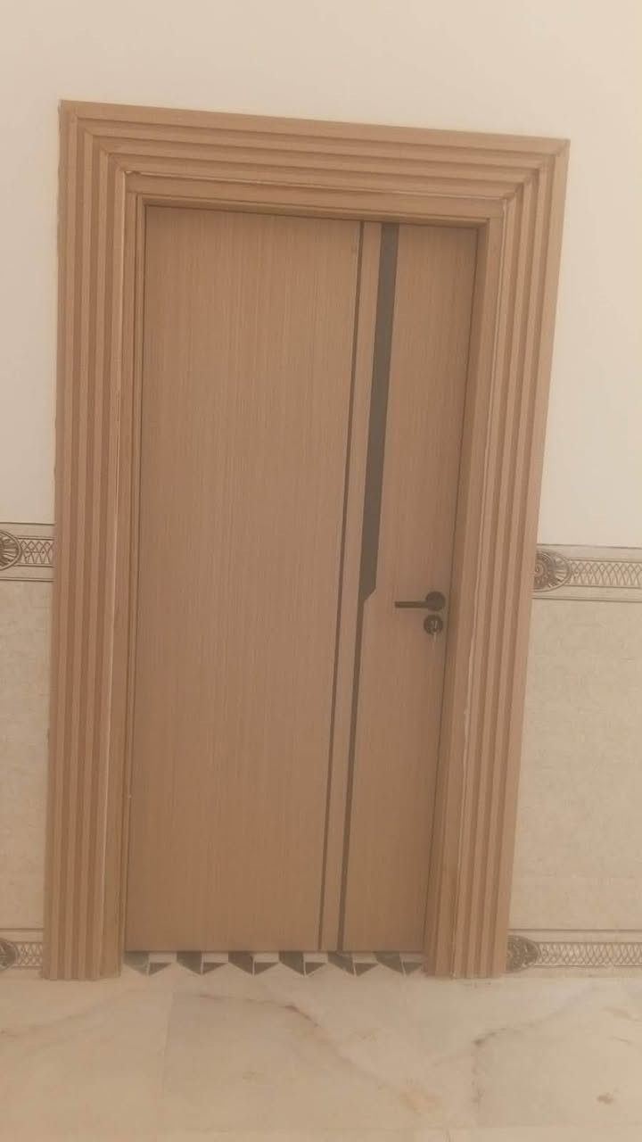 ⭕️كلشي جديد يم الناصر 
بيبان خشب شرط درجه اوله مع كامل الملحقات ادخل شوف النزاكه غير باب غرفتك عازل صوت حقيقي 
للتواصل : ***********
***********
***********
