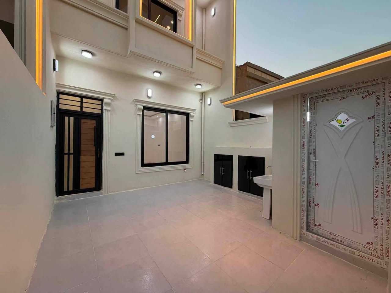 اعلان 2132
دار للبيع 100 متر طابق ونص يحتوي على غرفتين نوم ودرج داخلي وبناء حديث فول مواصفات طابو ملك صرف قريب من كامل الخدمات 
في كركوك - اسرى مفقودين - قرب جامع القباء
السعر : 103 مليون وبي مجال 
للاستفسار ***********
