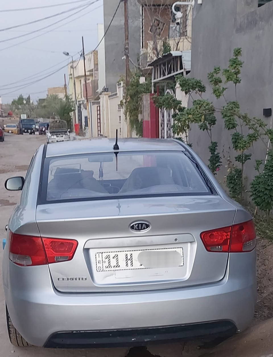 السلام عليكم سيراتو ٢٠١٢ خليجيه رقم بغداد بسمي محرك ١٦٠٠ هزه جديده سنويه لل٢٠٣١ مكفوله من الصبغ والتبديل فقط شخوط بسيطه متفرقه بارد بالجاملغ الخلفي الايسر من الاسفل   القماره كاشفه من الوسط فد شي قليل بسبب الشمس محرك  جديد مامفتوح وكير مامفتوح السياره داخل ماروني واسود ويل كب شاشه اي بي اس سونار مابيه ابيع مكفول غير الذكرتهن واليحب اصورله فديو السياره حلوه  وناعمه ومبيه نقص جاهزه السعر المطلوب (85)للاستفسار ***********
