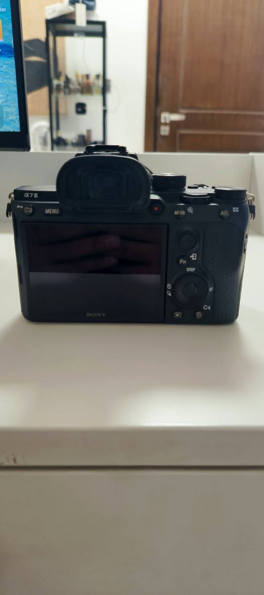 سوني a7iii  بدي فقط مواصفاتها معروفه
شترها 13k كاميرا كلش نظيفة و استعمال قليل و شخصي فقط مابيها اي اضرار كاميرا كل غراضها موجوده كارتونه و شاحنه و بطاريه

سعره 1،300 اي استفسار دايركت او *********** واتساب
