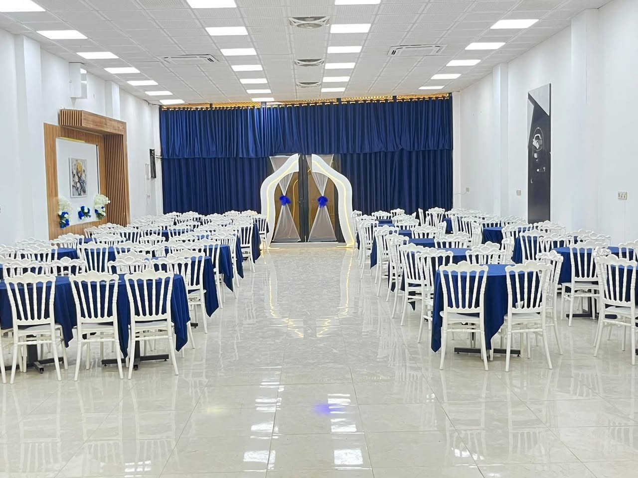 ‏قاعة بيانو للاعراس والمناسبات 
ترحب بكم تم افتتاح قاعة بيانو  
نتمنى لكم دوام الافراح والمسرات
تشمل تفاصيل القاعه حجز ساعتين 250 الف 
1- قاعة ارضيه 🎪 تسع 250 شخص .
2-دي جي بكادر نسائي متخصص  ويشمل بروفا للعرسان 🤵👰‍♀️ قبل الحفل وتنظيم برنامج كامل  اضافة الى فقرات تشمل شعالات 🔥فقاعات 🫧دخاينة  💨وانارة مضيفه منسقه موظفه سحب تلفونات
العنوان : 📍بابل - الحلة -  حي الصحه مقابيل كازينو مارينه
  ستيج ✨مع ميز مهر مميز .   
للحجز 📔والاستفسار : زورونا الى موقع 📍القاعة 🎪 او الاتصال 
#على_الرقم  
 اتصال ***********
واتساب ***********
 
للتفاصيل اكثر والاستفسار زيارة الرابط او الاتصال على الرقم اعلاه
او التواصل على شبكات التواصل الاجتماعي 📡
الف الف مبروك 🎉 لكل المقبلين على الزواج 🎉
