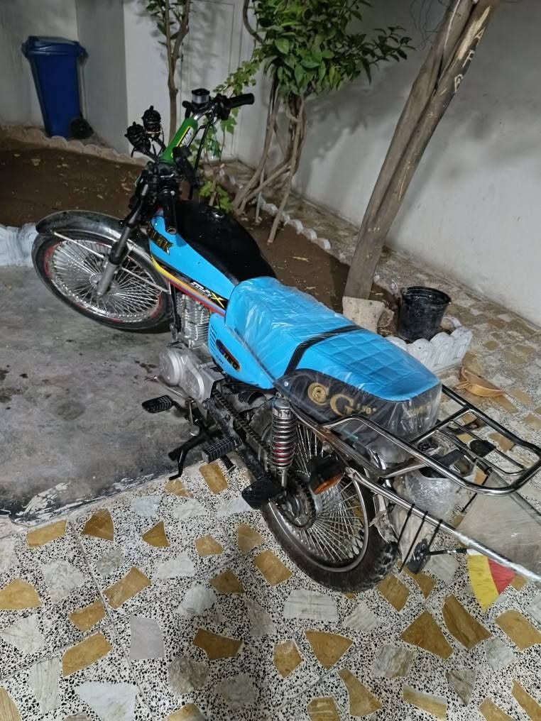 للبيع دراجه سونك ٢٣ ولف عوج و جبنه ينطي دهن سعر ٣٠٠ بيه مجال مكان كركوك دراجه شغال شرط بس ولف عوج رقم *********** كركوك, العراق
