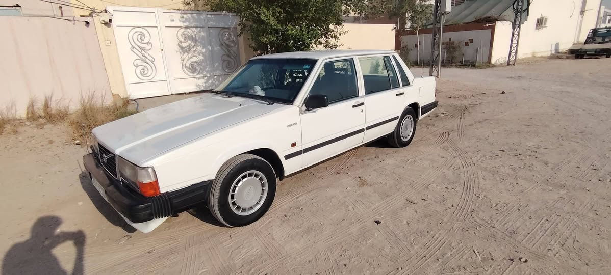 السلام عليكم سياره فولفو 740 مكينه مقفوله تبريد شغال حداديه جديده جير عادي السياره ماكينتها بلاديه عنوان النجف ***********
