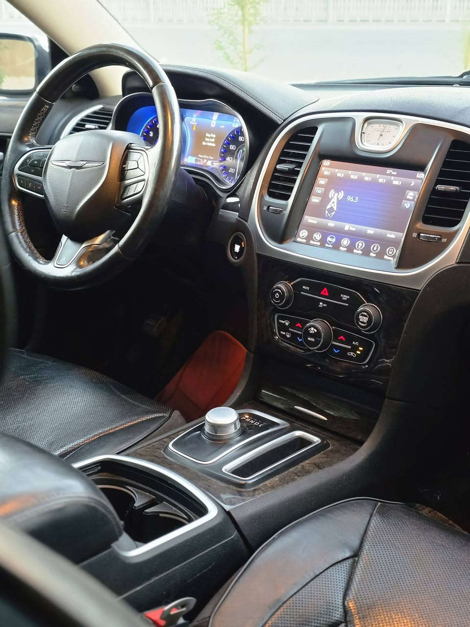 السلام عليكم الاخوان ..
كرايسلر 300c 2019 ..
وارد كندي ماشية 71 مايل ..
مواصفاتها معروفة كشنات خزن بانوراما 
تشغيل عن بعد كشنات جلد شاشة كبير 
كير محرك بشرط مامفتوح ..
سيارة كلش حلوة و نضيفة و جاهزة من كلشي 
فقط جاملغ خلفي و قبق صندوق كلير ..
مكان سيارة اربيل ..
***********
