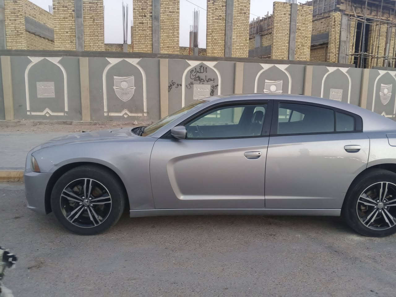 سلام عليكم
دوج جارجر مديل 14 أصل رقم بصره بأسمي فول مواصفات فتحه كشنات حظن تدفئه تبريد شاشه جبيره دمام السياره فور ويل ملغي كامله للاخير حداده مكينه قبل شهر شادهه منظومة تبريد جديده 
السياره كفاله من الصبغ والتبديل بيه تقسيم وبارد بالباب الخلفي  والسونار مرفق مع الصور للبيع او المراوس السياره معروضه ١٣٥ وبيه مجال قليل مكان السياره العماره 
*********** واتساب
