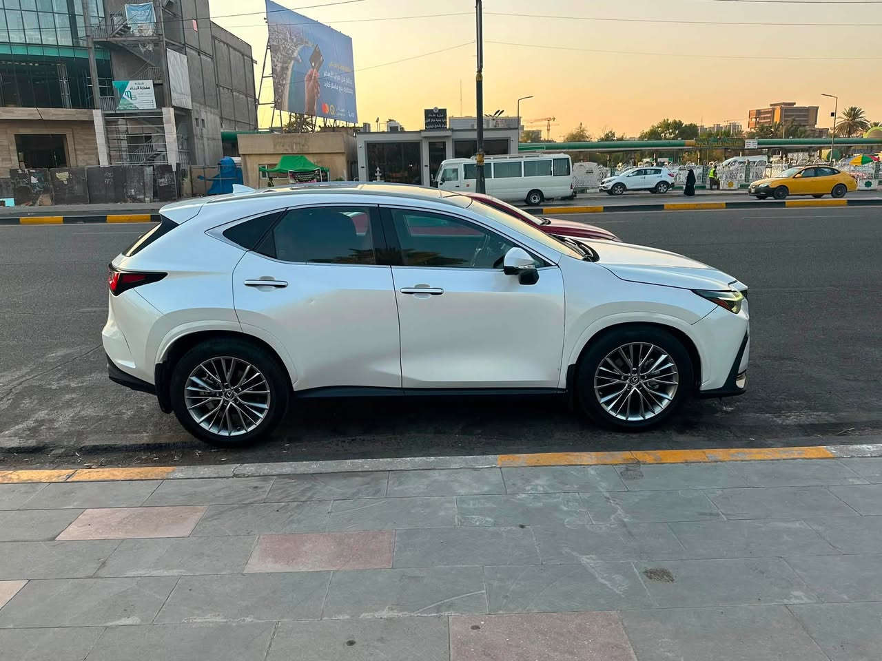السلام عليكم للبيع لكزز NX 
هايبرد واريد امريكي نص باب صبغ وربع بنيد بدون دواخل 
فول مواصفات ١/١ 
ماشيه ٦٠ 
وجاهزة وجديدة.  رقم جديد تحويل مباشر 
مكاني بغداد 
السعر ٣٠ الف دولار 
***********
