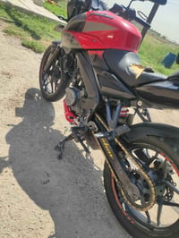 بولسر ns • موديل ٢١ • شاشه مكسوره