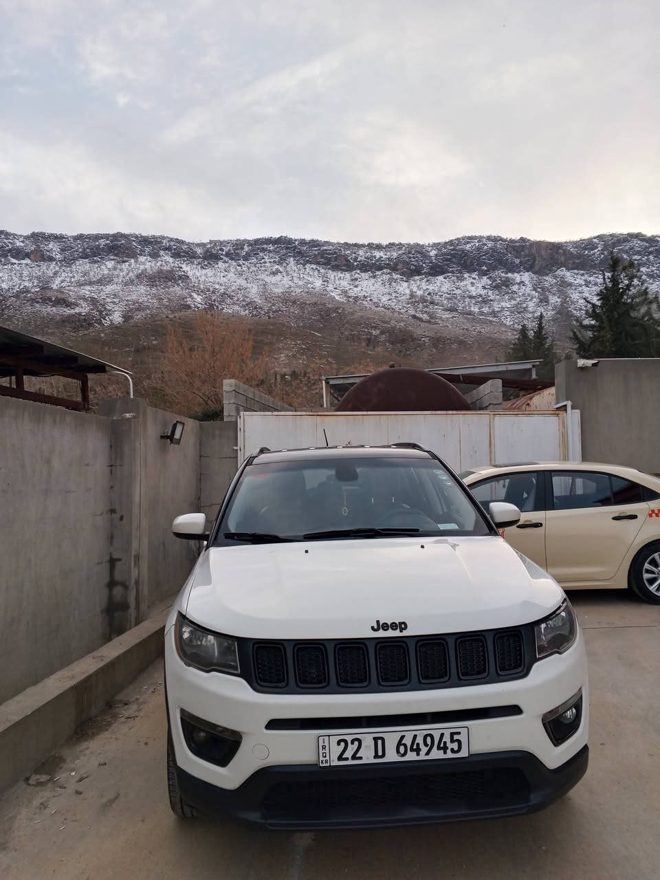 السلام عليكم
جيب كومباس 2019 
محرك 2400
كلين تايتل ( ماعدى شویە چاملغ بدون دواخل)
فول مواصفات ما عدى الفتحة ( Latitide )
بصمة 
تشغيل عن بعد
تدفئة كشنات + ستيرن
تبريد قطعتين
فور ويل ( 4W )
اربع وضعيات قيادة
مثبت سرعة
مانع انزلاق 
كشنات جلد
تحكم ستيرن جهتين
اضواء ترحيب
السعر 133 وبيها مجال بسيط 
للاستفسار ***********
مكانها اربیل / شقلاوە
