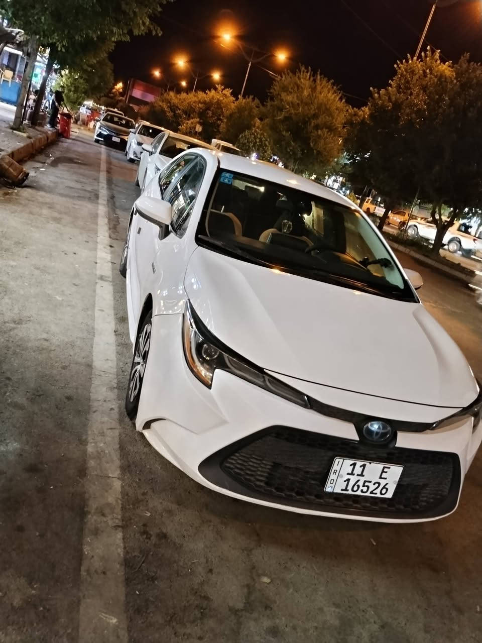 سلام عليكم 
شوف كلشي واقره بعدين اتصل واخليك علا راسي 
كورلا هايبرد  للبيع 
موديل 21 دخول 23
رقم بغداد بسمي 
مكان السيارة بغداد قرب مرور التاجيات 
السيارة كلش نضيفه 
موصفات بصمه، بصمة ابواب، تشغيل عن بعد، بيها جي بي اس، 
السيارة علا وضع الشركه شرط فقط مبدل بيها تخم تاير جديد اصلي 
حادث السيارة واضح مبدل بابين اصلي نفس اللون بيها مكانات بارد قليلله بيها بارد بل قماره كلش قليل 
سعر السيارة 133 بيها مجال قليل 
للتواصل واتساب ***********
للاتصال *********** متواجد خاص
