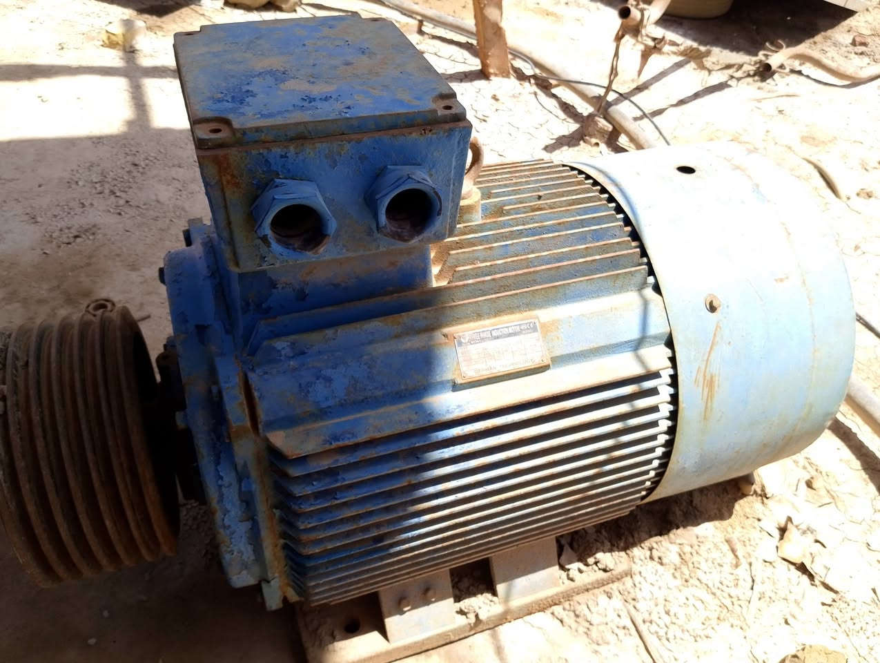 للبيع ماطور 150 حصان دورة 1500 شركة الؤلؤة بلادي نضيف جداً السعر 3 مليون ***********
