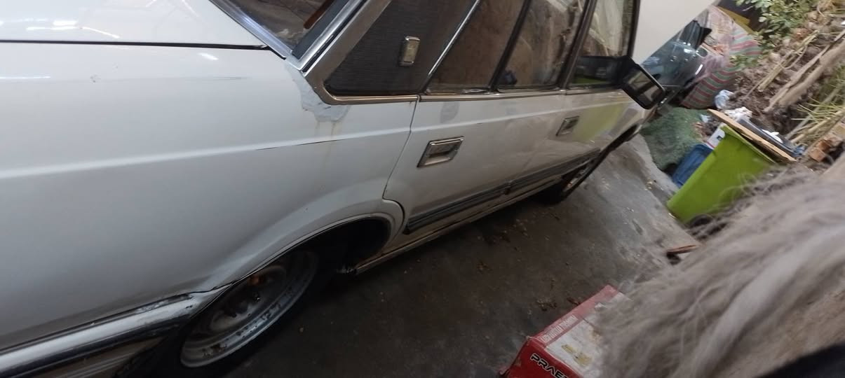 سلام عليكم  سوبر م ٨٥ رقم بغداد انكليزي بسمي  سياره صبغ بلاد مكينه بلاد بيه بخار   كير محور اتو تبريد شغال تخم تاير جديد  مكانه بغداد  مراوس بتكسي  اتو    قم ***********

