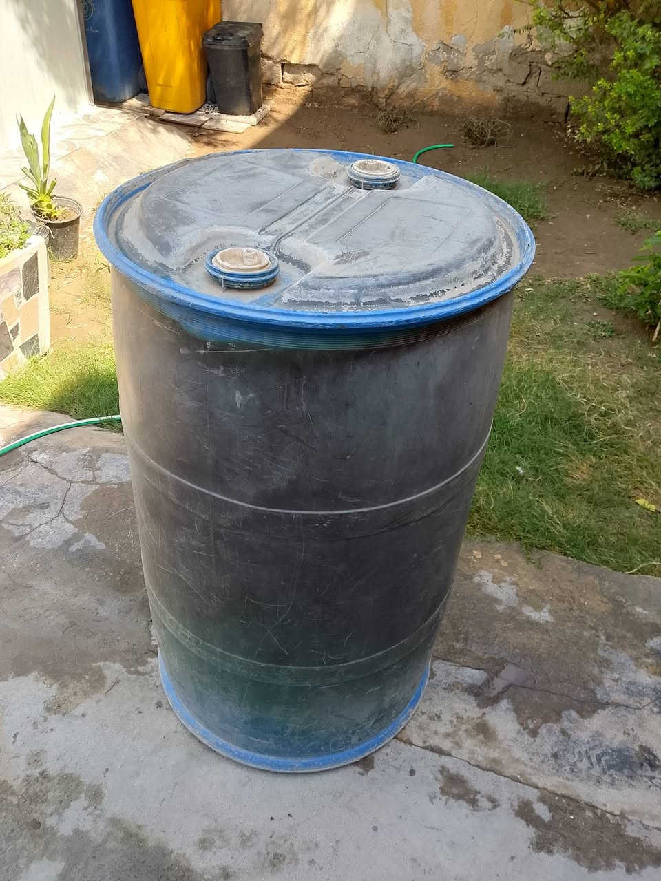 غراض للبيع بأسعار مناسبه العنوان الشرطه الخامسه رقم الهاتف ***********
