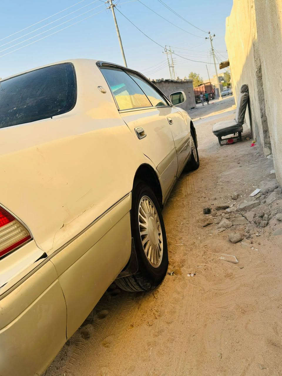 سلام عليكم مكلف بنشر 
سياره 2000
سياره رأس ثور فلات سياره جاهزه من كلشي من تبريد ثلج من حداديه ومكفوله  من ل كص ونقل محرك نضيف كير نضيف سياره شاشه رقم بصره سياره مال جناي سياره جهازه سياره خير من لله رقم الهاتف ‏‪‏‪***********‬‏العنوان بصره زبير سعر 83 وبيها مجال حك جيه
