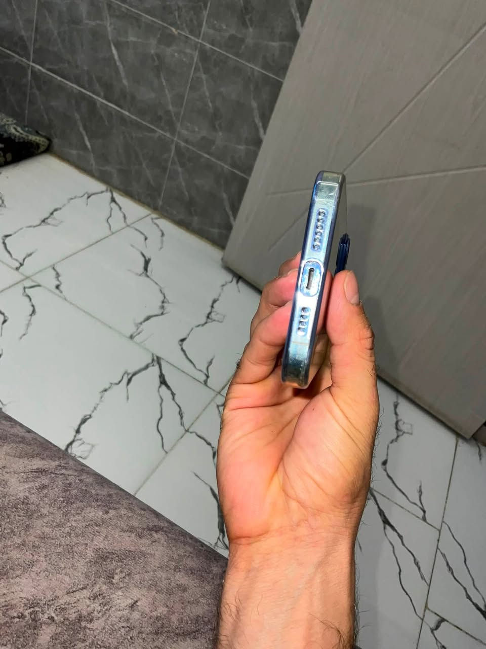 سلام عليكم آيفون 13 لون بحري  مبدل شاشه وكاله شرط وبطاريه ذاكره 256سعره 400 رقم الاتصال ***********
