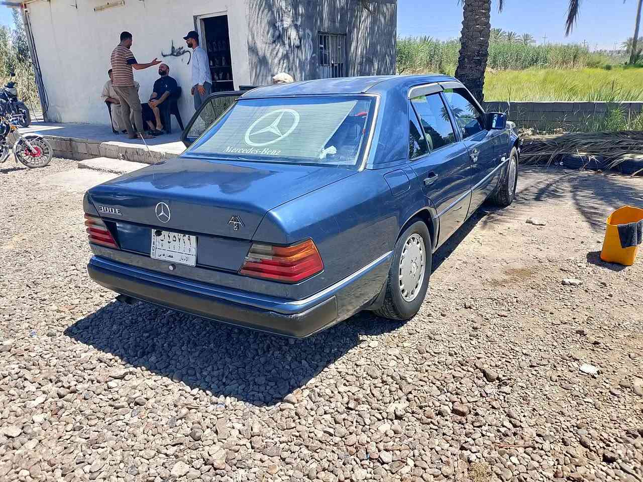 مارسدس دب . محور بطه سياره نضيفه . بيه جراد فقط قماره
تبريد . مسجل شاشه  كامره  تايرات جدد
وجاهزه مال جناي 
سعر 55

الرقم .***********
