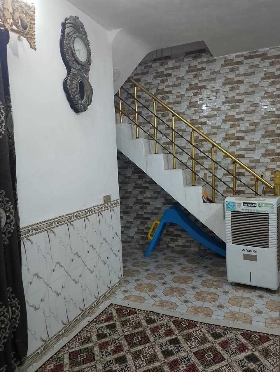 سلام عليكم دار لبيع بحي نداء 100 متر منطقه 59 طابو صرف نضيف جداً شارع 10 طابق واحد صب مسلح طابوك جمهوري سيراميك كاشي استفسار *********** سعر 78وبي مجال

