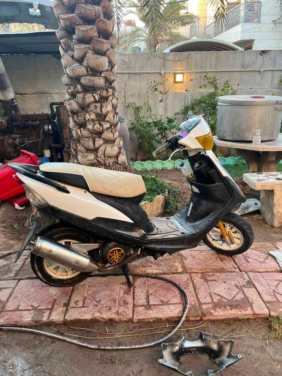 ماكس عدله ب600 بيها مجال
الدراجه 125 cc كامله من كلشي برغي نقص ما بها كامله من كلشي نكره سلف و سلف بلادي 

مزوده 
كزوز ستيل 
كلچ رياضي 
الدراجه مجفته

السعر:600 و بيها مجال 
التواصل: ***********
