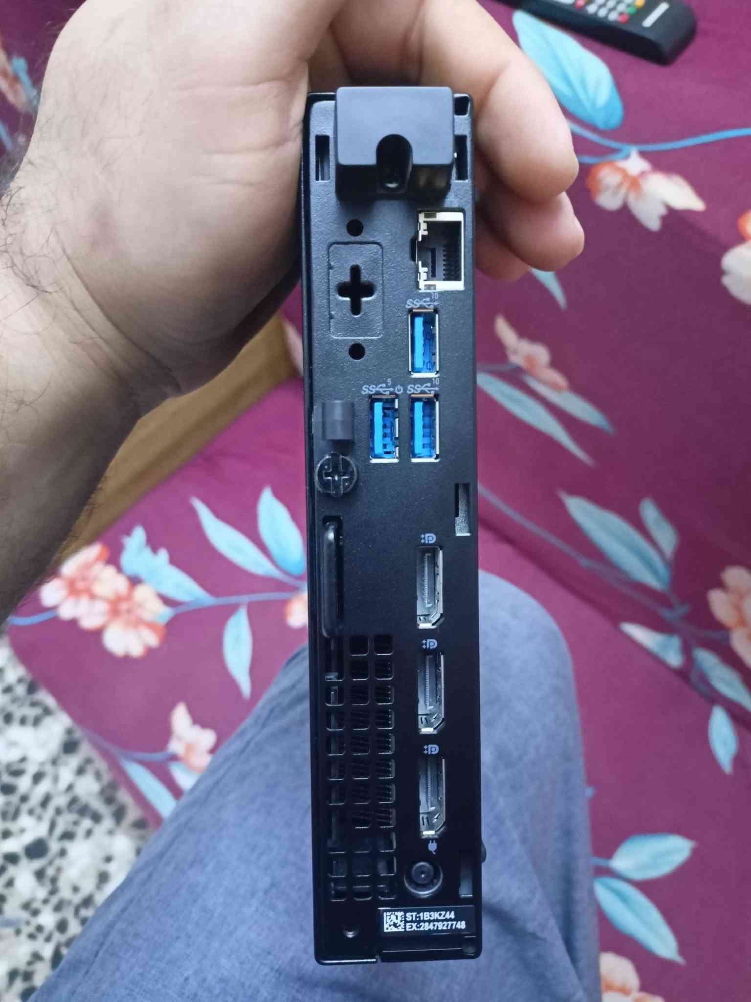 السلام عليكم 
مني كيس DELL كوراي 7i مستخدم قليل جدا نضافة 100% مواصفاتة هارد 500 ssd رام 16 DDR  بلوتوث واي فاي مخارج شاشة عدد 3 منفذ تب سي ومخارج USP C وهواية مواصفات وياهة كيبل شاشة وشاحنة فقط السعر 150 قفل مكاني الحسينية مال الراشدية  لايوجد توصيل ***********

نص مكتوب في الصور:
- بحث
- شوف المنتجات
- ديل
- جهاز كمبيوتر صغير Opti 7020 MFF بمعالج Core i7 14700T/ذاكرة وصول عشوائي 16 جيجابايت DDR5/...
- 3.6 | تقييمات العلامة التجارية
- DELL OPTIPLEX 700
- مشاهدة
- DELL OptiPlex 7000
- Micro - Unboxing &...
- %٩٣ 3:21 System اليوم ٣:٠٩ م ion about your computer poration. All rights reserved. Intel(R) Core(TM) i7-14700 2.11 GHz (2 process 16.0 GB (15.7 GB usable) 64-bit Operating System, x64-based processor No Pen or Touch Input is available for this Displa , and workgroup settings DESKTOP-1BT8ROH DESKTOP-1BT8ROH WORKGROUP net to activate Windows. Read the Microsoft Software L 811-95460-AAOEM المزيد حذف تحرير المفضلة مشاركة
- Input
- formation about the DirectX components and drivers installed on your sys
- ousing the problem, click the appropriate tab above. Otherwise, you can c
- .
- Current Date/Time: Tuesday, September 22, 2026, 3:14:28 PM
- Computer Name: DESKTOP-1BT8ROH
- Operating System: Windows 10 Pro 64-bit (10.0, Build 16299)
- Language: English (Regional Setting: English)
- System Manufacturer: Dell Inc.
- System Model: OptiPlex Micro Plus 7020
- BIOS: 1.23.1
- Processor: Intel(R) Core(TM) i7-14700 (28 CPUs), ~2.1GH
- Memory: 16384MB RAM
- Page file: 1927MB used, 17087MB available
- DirectX Version: DirectX 12
- | signatures
- DxDiag 10.00.16299.0015 64-bit Unicode Cop
- Next Page
- Save All I
