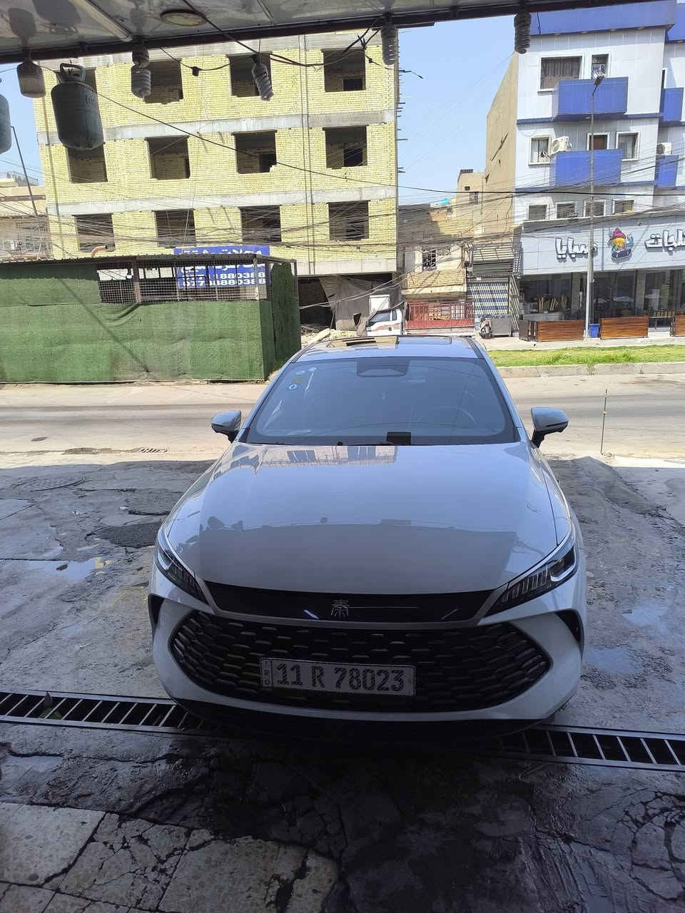 Byd qin plus. أعلى فئه ام 13 كاميرا و قياده ذاتيه
داخل زيتوني كشن كهرباء شاشه اكبر حجم 
السياره بحاله الشركه ابد مابيها نقص ولا ضرر 
ماشيه 29 حيل نضيفه السياره بيها شخط اصغر من طرف الاصبع و مكحل صورته موجوده بالمنشور ليش تأخذ بدون مواصفات بسعر عالي هاي الفول و بسعر 23.500.000 و بيها مجال عيوني للجميع 
***********

نص مكتوب في الصور:
- 07724922...