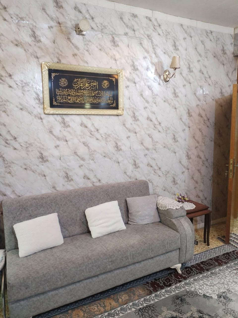 دار للبيع . المساحه 75متر
( طابو ملك صرف سكني) 

يحتوي على 
استقبال ومطبخ 
غرفة نوم 
وصحيات متكامله 

  📍📍الموقع في منطقة الانتصار بغداد
طريق الشعب الحسينية الراشدية 
للاستفسار ***********
