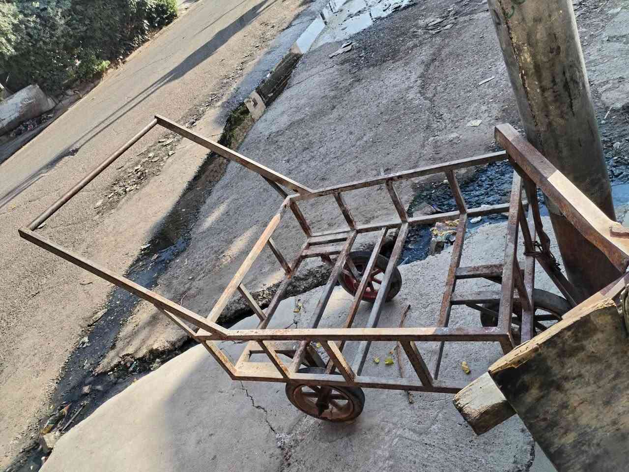 عربانا البيع خشب سعرها 40 مال رزق ول حديد سعرها 60 مال بيت    ***********
