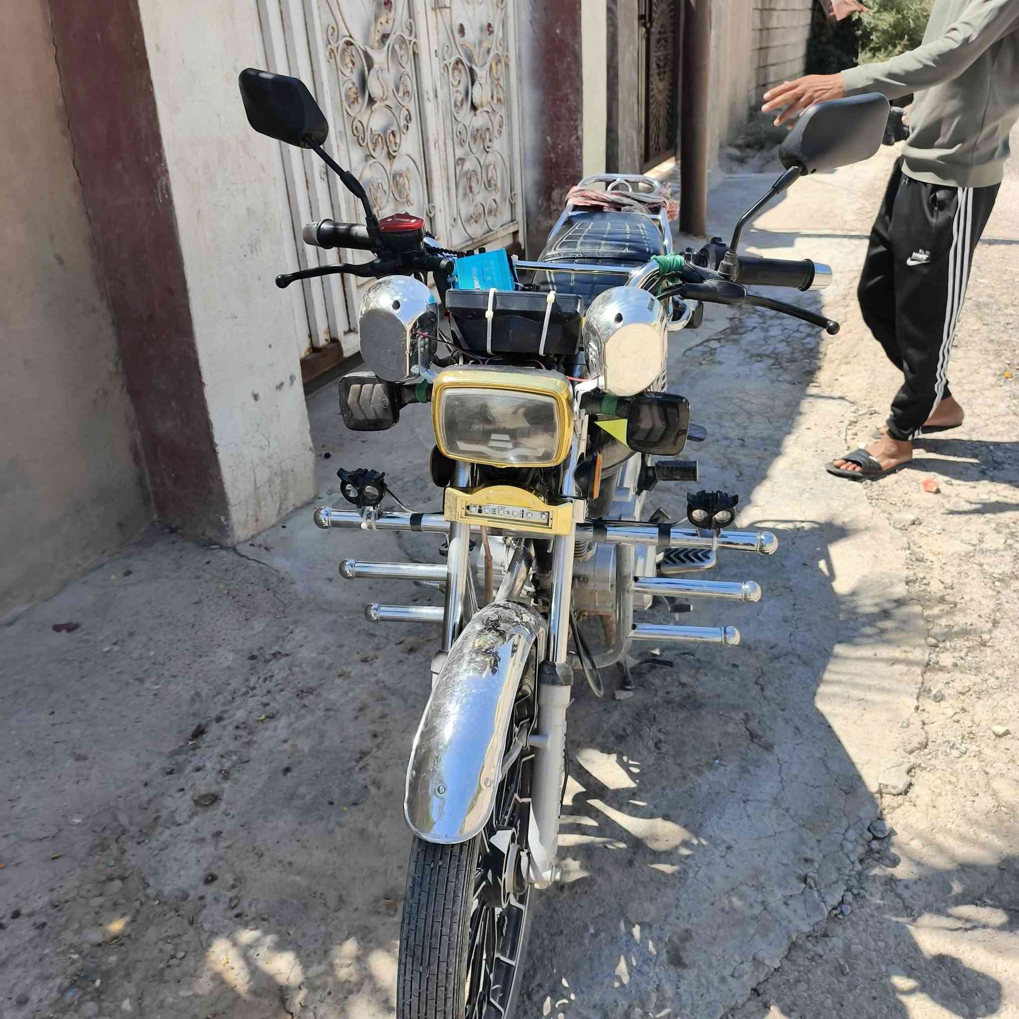 سلام عليكم سيفان مديل 2025 كفاله محرك 200 سعر  750 وبي مجال حك جيه مكاني خالص طريق دلي عباس ناحية سلام قريت ال عجيمي ***********
