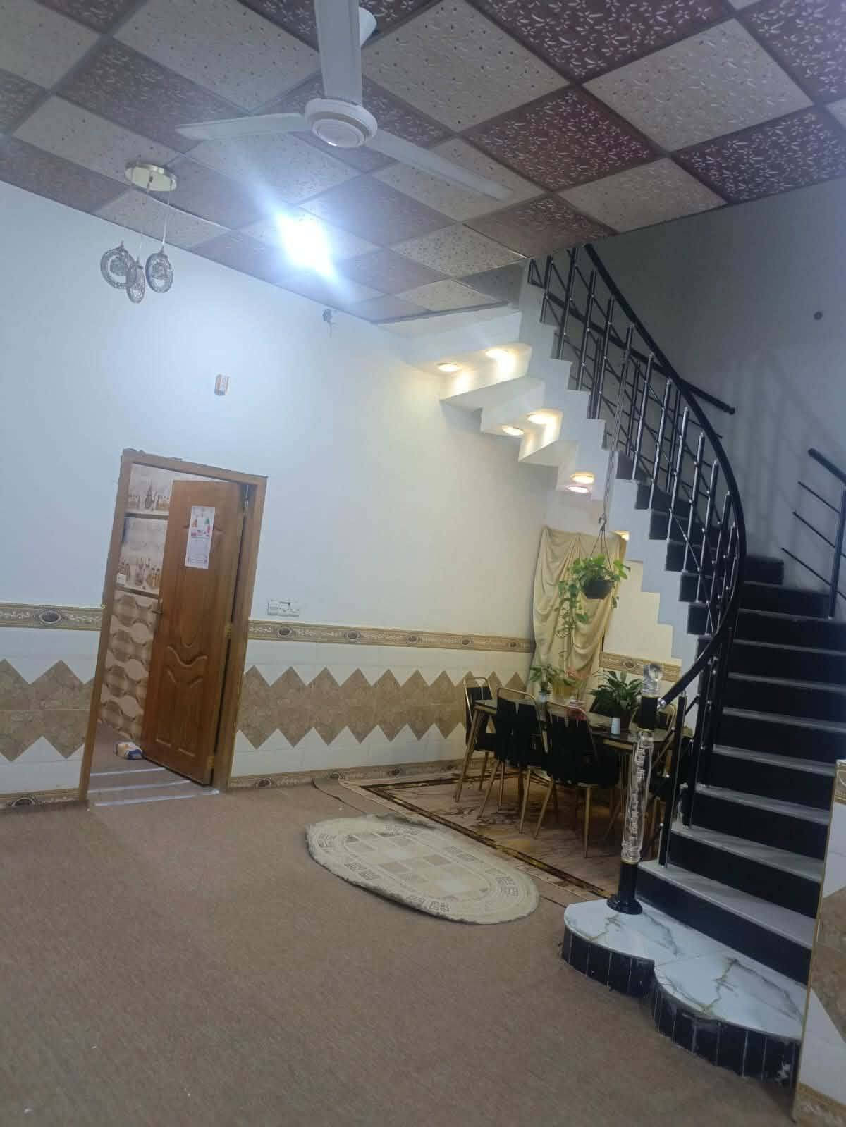 للبيع بيت منطقه ابو لخصيب لوسطي قريب لسايدين قرب مدارس طيور لخصيب بصفهن مباشر مكان مميز ومرتب وشارع ناسه مثقفه مساحه لبيت ٢٠٠ متر أواجه عشره وانزل ٢٠  سعره ١٥٠ قابل للتفاوض بناء حديث طابقين
الاستفسار الاتصال ***********
