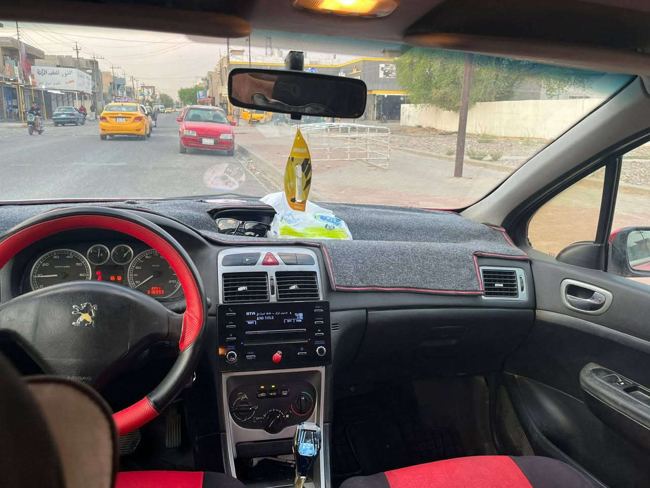 السلام عليكم بيجو ٣٠٧موديل٢٠٠٦ رقم نكليزي مشروع وطني سنويه لل٢٠٣٠ دفتر بانزين بيها تبريد ثلج ويا السويج كير محرك بشرط سياره بدون ضربه وبدون صبغ بيها بجامرلج الوره ضربه حك شبرين وبيها بالباب السايق الخلفي رش صبغ حك شبر صدر جديد سماعات اربع شغالات سعر ٤٨وبيها مجال ***********
