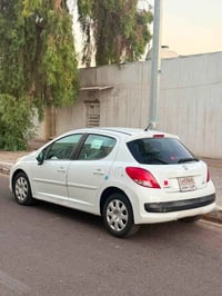 للبيع بيجو فرنسي موديل 2012 رقم سليمانية شرط التحويل بيها دفترا بانزين...