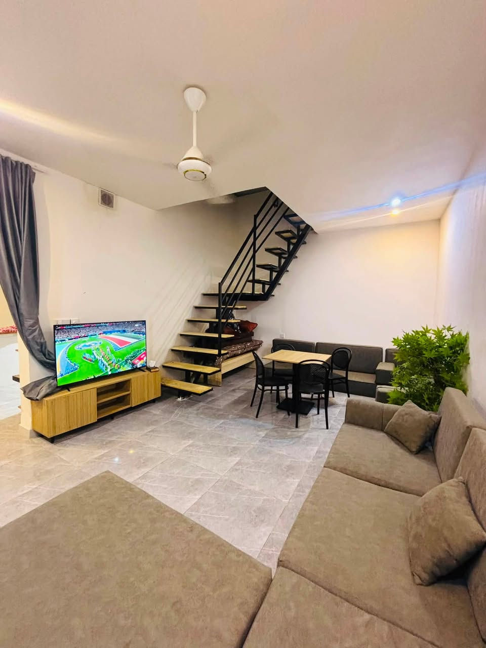 ✨ شاليه ملاذ ✨
إذا تريدون مكان هادئ ومميز لقضاء أجمل الأوقات مع الأهل والأصدقاء 🏡💙 ( موثوقة بتطبيق أجرلي ) 
📍 الموقع: الدورة - هورجب

💰 الأسعار:
🌞 الشفت الصباحي: 150 
🌙 الشفت المسائي : 200
🕒 اليوم الكامل: 300

📞 للحجز والاستفسار:
***********

استمتعوا بأجواء راقية، جلسات مريحة، ومكان مثالي للراحة والخصوصية 🌿
أهلاً وسهلاً بكم في شاليه ملاذ ❤️
