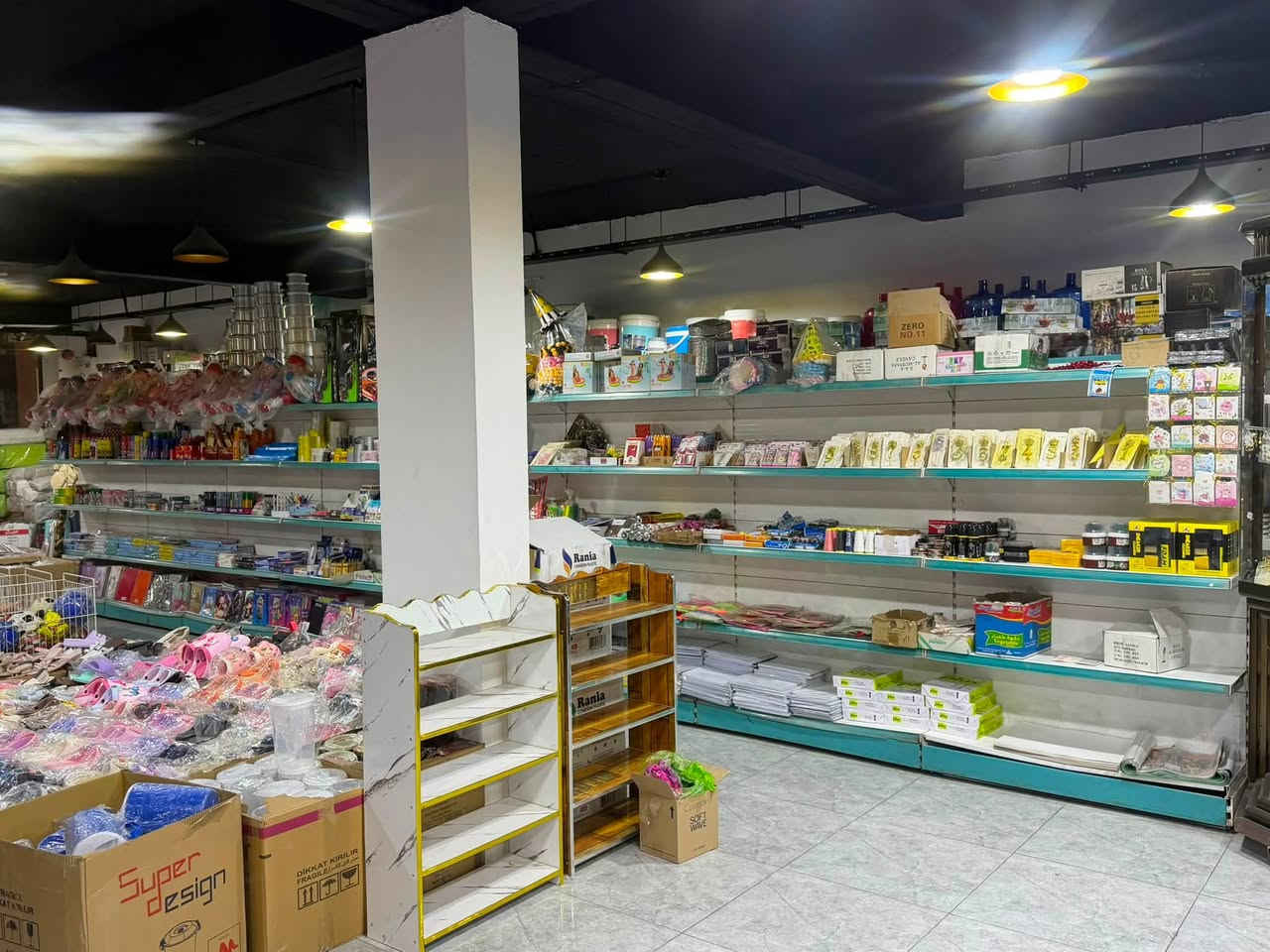سلام عليكم
موول للبيع مساحته 200 متر طابقين والثالث مخزن 

بيه مولده خااصه 100 كيفي امريكي كااتم 

الطابق الاول 

غذائيه متكامل كلشي متوفر بيه 

الطابق الثاني 
منزليه كوزمتك احذيه العاب قرطاسيه. مفروشات كلشي هم متوفر بيه 

الشراي يتصل فقط 

عنوانه لنجف حي الميلاد فاو ***********
