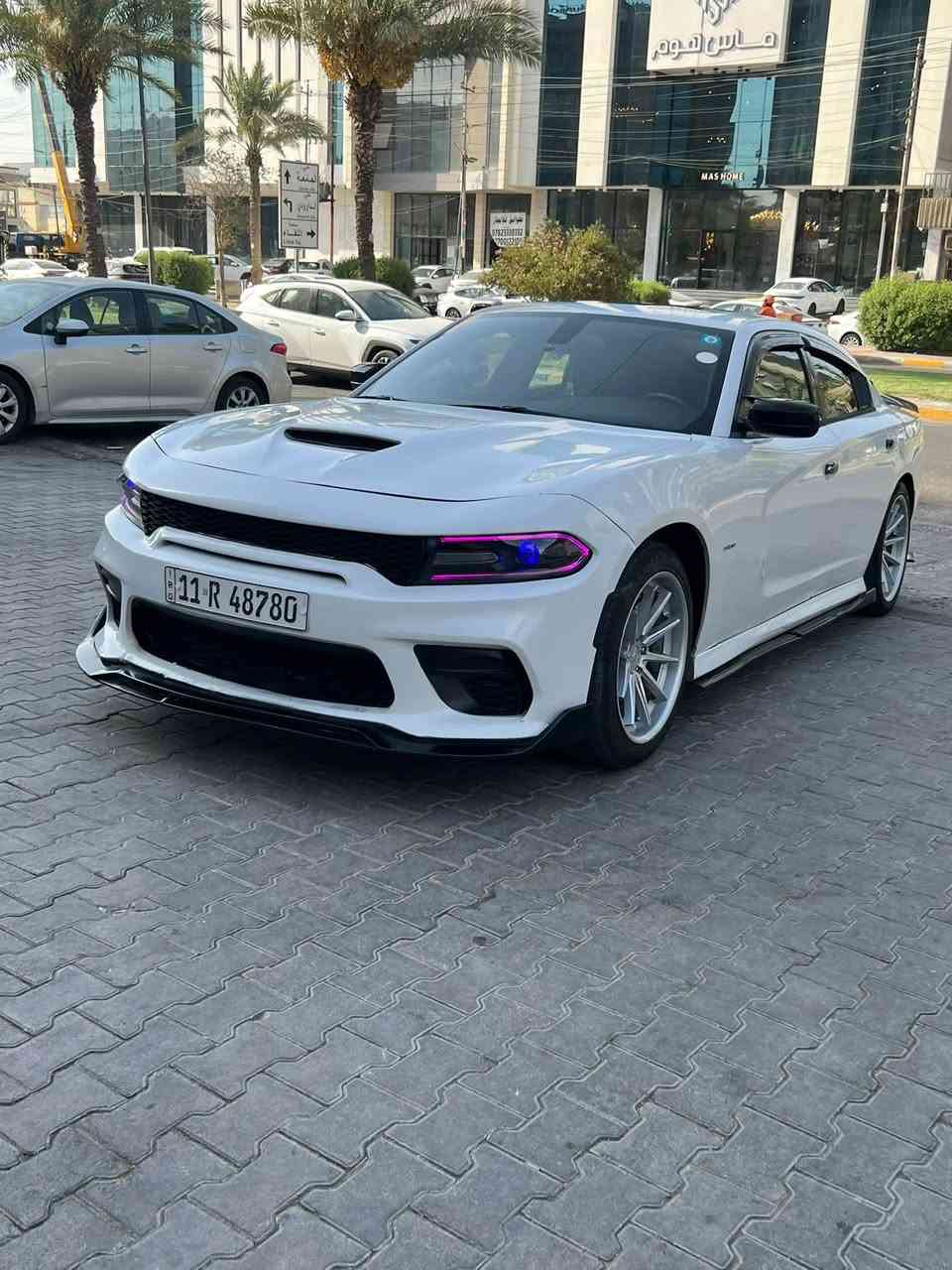 سلام عليكمS RT للبيع مواصفاتها معروفه فول حادثها چاملغ مال السايق سعرها 190وبيها مجال ***********
