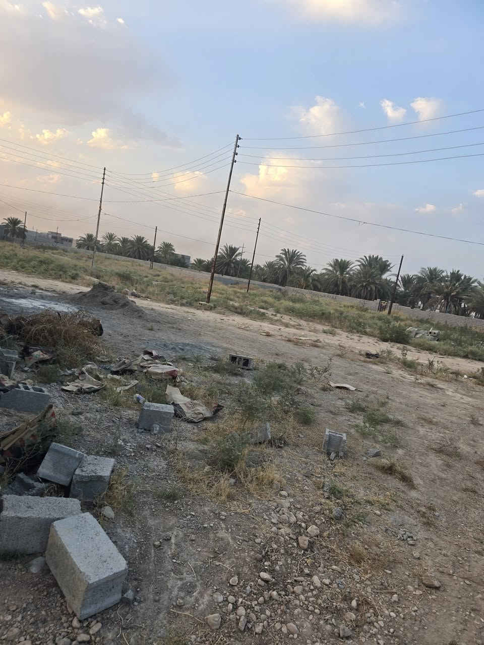 السلام عليكم
توجد قطعه ارض مساحه ١٥٠ مترطابو سند ٢٥ 
متوفر مي وكهرباء العنوان تقاطع القدس مقابيل مستشفى الأورام السرطانية حي الربيع الشارع الرئيسي نهايته 
***********

