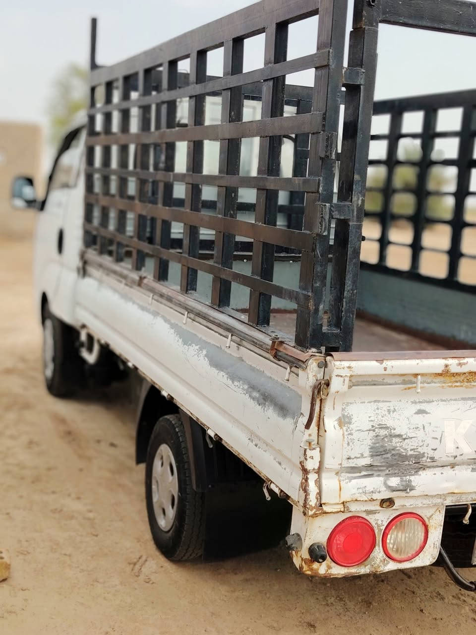 كيا حمل للبيع موديل 2013بمسمي مصفرة غرامات تحويل ثاني يوم مكينة بيهة بداية خيط بخار مغلفة محجر كاملة السيارة مال جني العنوان بغداد السياحي  السعر 90رقم هاتف ***********
ثاني *********** 
ملاحضة مكلف بل نشر
