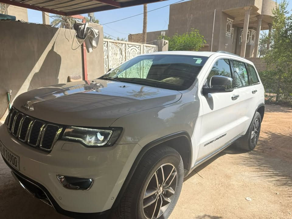 السلام عليكم
سياره جيب شيروكي موديل ٢٠١٨ خليجي
ماشيه ١٠٧ 
رقم بغداد موجوده بالنجف 
السياره مكفوله 
السعر ٢٠٠ وببه مجال قليل جدا 
***********
