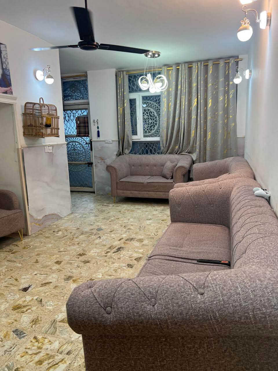 السلام عليكم بيت للبيع حساب كاع 
المساحه 6*30   180 متر 
شارع عريض هادئ 
الطابق الاول كراج جبير 
استقبال ومطبخ وغرفة نوم وخدمات 
الطابق الثاني غرفتين 
سطحين 
الموقع حي اور ال600 خلف نادي النفط 

سعر خاص بيع مستعجل 
***********

