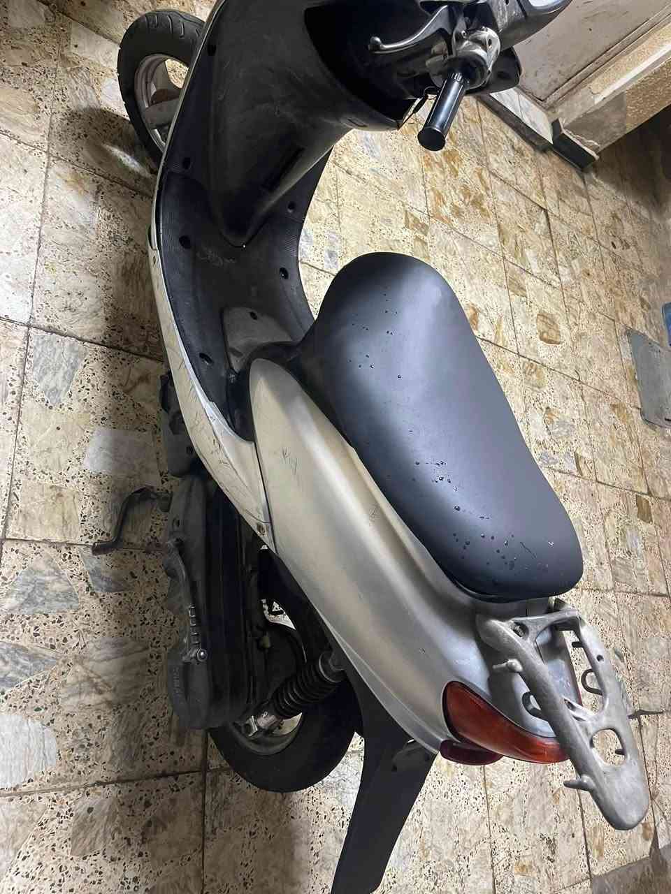 سلام عليكم دراجه عصفريه ٦٠لبيع  دراجه جاهزه أي نقص مابيها دراجه سلف هندر نكره كهربائيات كلها شغاله دراجه جاهزه السعر ٢٥٠وبيها مجال المكان بغداد الشعب شارع الصحه الرقم ***********
