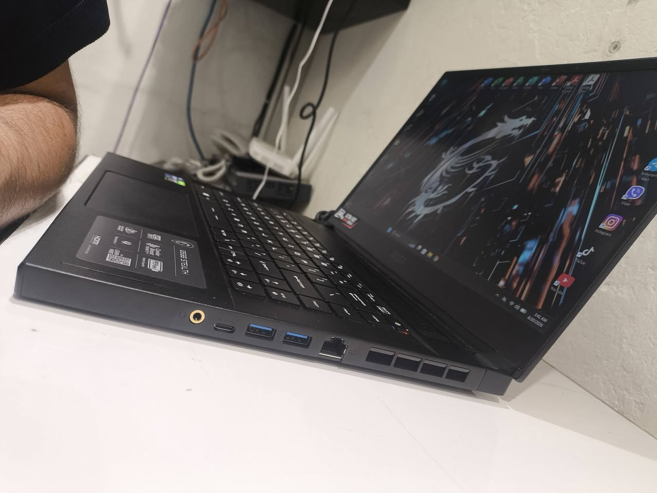 🔥 مو بس Gaming… هذا جهاز للهندسة والتصميم الثقيل! 🔥

💻 MSI GS66 STEALTH 🖤
إذا تحتاج جهاز يشيل وياك برامج الهندسة والتصميم والمونتاج الثقيلة ويقدم أداء قوي بالألعاب، فهذا خيار يستاهل 🔥

⚡ i7 الجيل 11
🎮 RTX 3070 8GB
🧠 RAM 16GB DDR4
💾 SSD 512GB NVMe
🖥️ شاشة 240Hz
🌈 RGB Keyboard

🏗️ مناسب للهندسة والبرامج الهندسية
🎨 التصميم والجرافيك
🎬 المونتاج والبرامج الثقيلة
🎮 Gaming

💥 نظافة + مواصفات قوية + سعر صدمة بالسوق!

📍 عالم التقنية
📞  الاستفتار على واتساب ***********

🚨 قطعة محدودة — فرصة قوية للي يريد جهاز يعتمد عليه.
