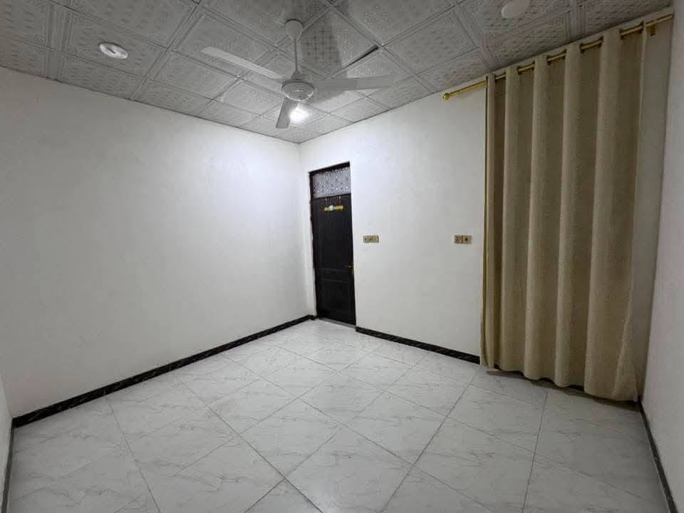 بيت للايجار🏠  50 متر الايجار سارع بلحجز سعره مناسب
مقابل ملحق قريه الغدير عمود 321بلخط الثاني قريب  شارع  قريب علا سوك جميع الخدمات متوفره يمه 

📍 الموقع: محافظة النجف الأشرف

بيت 50متر بناء جديد تانكي وصخان بي لبيت كامل معايزه شيء خط مولد بي لبيت  جاهز للسكن

🟠 تصميم الخارطة : 

غرفه  - صالة  -صحيات  -مطبخ - منور 

سطح مطبك شتايكر 

ــــــــــــــــــــــــــــــــــــــــــــــــــــــــــــــــــ

سعر الايجار 175 كل شهر بشهره 

او من خلال الارقام التالية

 ***********
