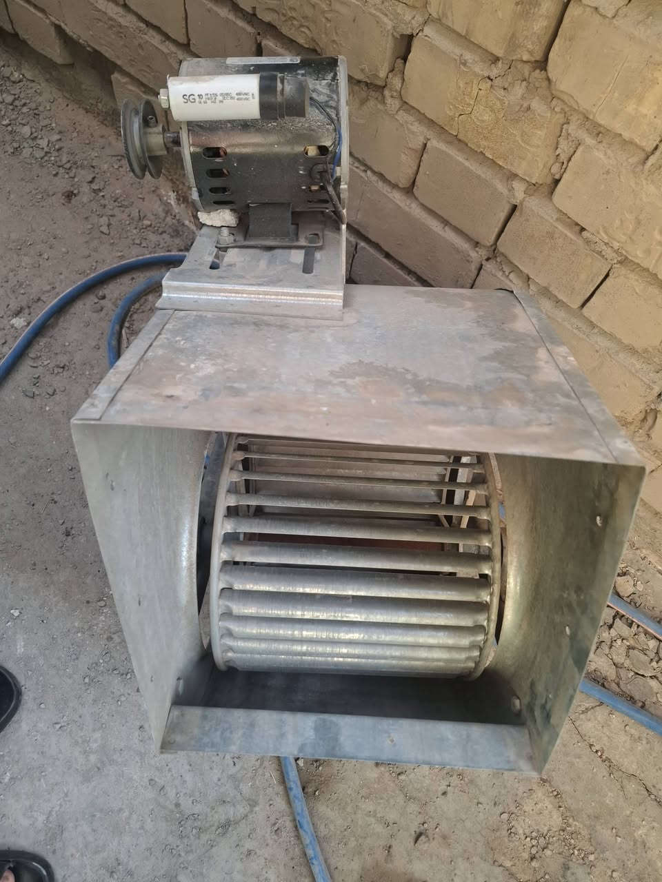مبرده ٢ ونص 
محوره مروحه 
والسربس مالته وماطور جدد موجودات 
وميزه مسوي حديد هم وياه ارتفاع ٦٠سم
نظيف لاخياس ولازنجار
ب٧٥ الف 
بغداد البياع 
***********
