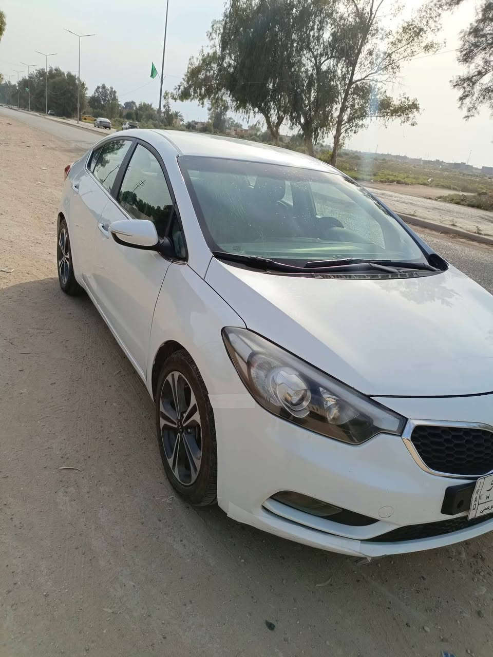 سيراتو ٢٠١٤ خليجي رقم بغداد تحويل ثاني يوم سيارة بيها جفية خفيفة ع تكم ومصبوغه عام اله جنطه وجاملغ خلفي سيارة كفالة محرك كير حدادية بل باكيت مال جناية احلى من صورة تجي تشوف وتقتنع وبل عافية ع الي ياخذها 
السعر٨٣ وبيها مجال حك جية 
مكان سيارة حلة حصوة 
الاستفسار 
***********
