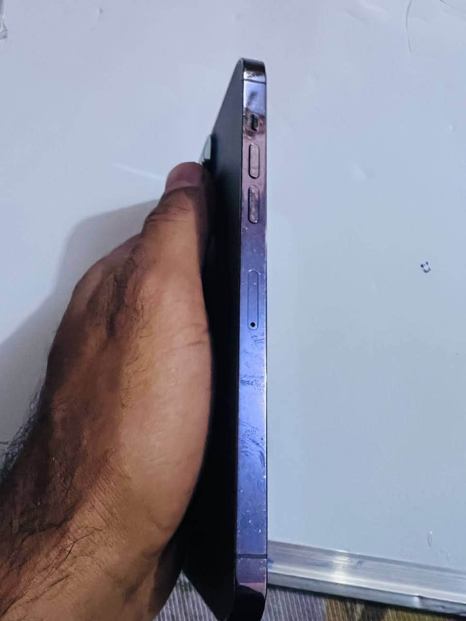 السلام عليكم جهاز ايفون 14 نضيف 

بطاريه 91
شرق اوسط 
شرط الفحص حاسبه مكفول من كلشي التواصل ***********

نص مكتوب في الصور:
- حول الاسم iPhone (2) إصدار iOS 26.7 اسم الطراز iPhone 14 Pro Max رقم الطراز MQ9X3ZD/A الرقم التسلسلي انتهت صلاحية التغطية سجل تاريخ القطع والخدمة الأغاني الفيديوهات ١,٣٠٣ الصور ١,٤٦٣ التطبيقات ٢٦ السعة ٢٥٦ غ.ب. متوفرة ٩,٩١ غ.ب.
- ٩:١٨
- حالة البطارية والشحن
- كما هو الحال مع البطاريات القابلة لإعادة الشحن، بطارية الهاتف قابلة للاستهلاك وتصبح أقل فاعلية مع الوقت. معرفة المزيد...
- الحد الأقصى للقدرة
- ٩١٪
- هذا قياس لقدرة البطارية مقارنة بقدرتها عندما كانت جديدة. قد تتسبب القدرة المنخفضة بتقليل ساعات الاستخدام بين عملية الشحن والأخرى.
- أقصى قدرة للأداء
- ستساعد الأنظمة المضمنة في النظام والمكونات في تخفيف آثار الأداء التي قد تلاحظها أثناء التقدم الكيميائي في عمر بطارية iPhone.
- شحن البطارية المحسن
- للحد من استنزاف عمر البطارية، يتعلم الـ iPhone من عادات الشحن اليومية، بحيث ينتظر ولا يتجاوز ٨٠٪ حتى يحين موعد حاجتك إلى استخدامه.
