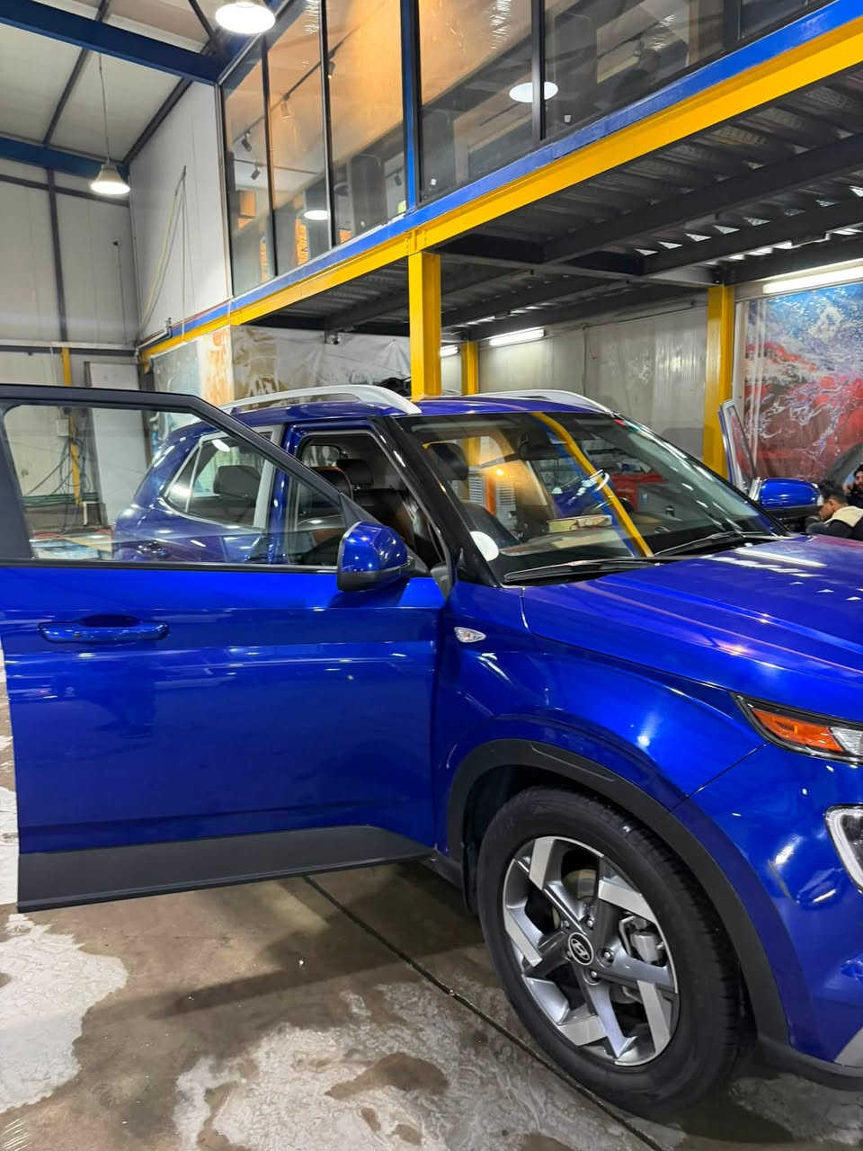 🚙 للبيع هيونداي فينو 2022 – وارد أمريكي 🇺🇸
السيارة ما شاء الله ناعمة واقتصادية كلش، كير ومحرك نضاف وتبريدها ممتاز جداً ❄️

🔹 ماشية 73,500 كم
🔹 لون أزرق وأبيض تو كلر 💙🤍
🔹 داخل مطعّم بالأبيض
🔹 أبل كار بلاي + أندرويد أوتو
🔹 3 مودات قيادة
🔹 تحديد مسار
🔹 كروز سرعة
🔹 نقطة عمياء
🔹 تدفئة كشنات أمامية
🔹 تدفئة جام أمامي وخلفي

بالنسبة للصبغ والضرب:
السيارة ضربتها بالصندوق الخلفي، ومشخوط عندي بالعراق الباب اللي ورا السايق.
النقطة العمياء تتخربط بسبب الضربة.

باقي السيارة كير ومحرك نضاف، واستخدامها كلش حلو وناعمة بالطريق واقتصادية جداً بالبنزين 👌

💰 السعر: 128 ورقة

السيارة موجودة للفحص والمعاينة، والجاد يتواصل خاص 

المكان الصالحيه  

***********
