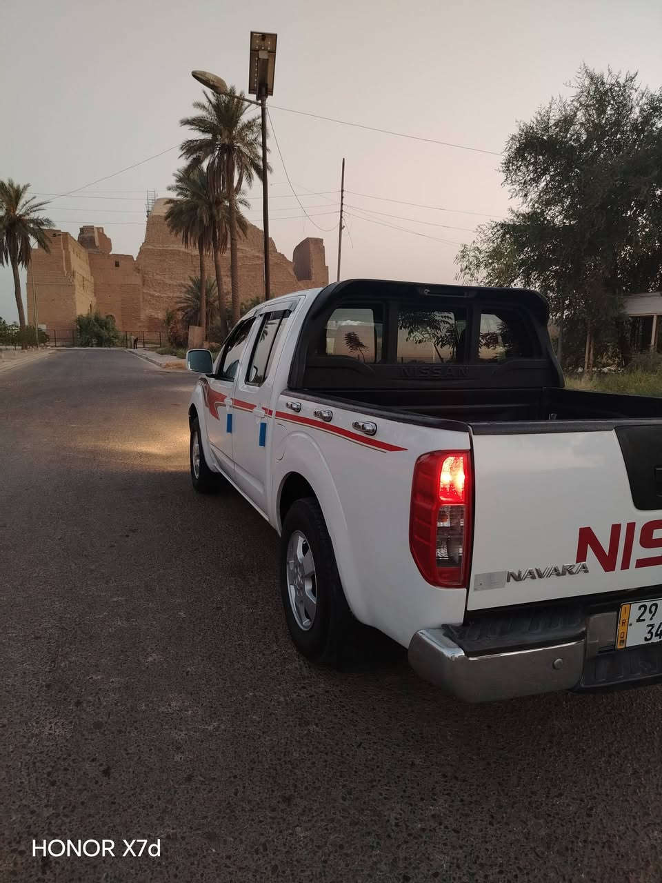 السلام عليكم
نيڤارا  L's للبيع ٢٠١٠ أوتوماتيك رقم مميز كلش حلو واسط بيها قطعتين صبغ وقليل جدآ نكدات بارد محرك مفتوح صدر جديد تخم تاير جديد سياره نصبتها تخبل مكان بغداد المدائن السعر ٩٥ وبيها مجال
للاتصال ***********
