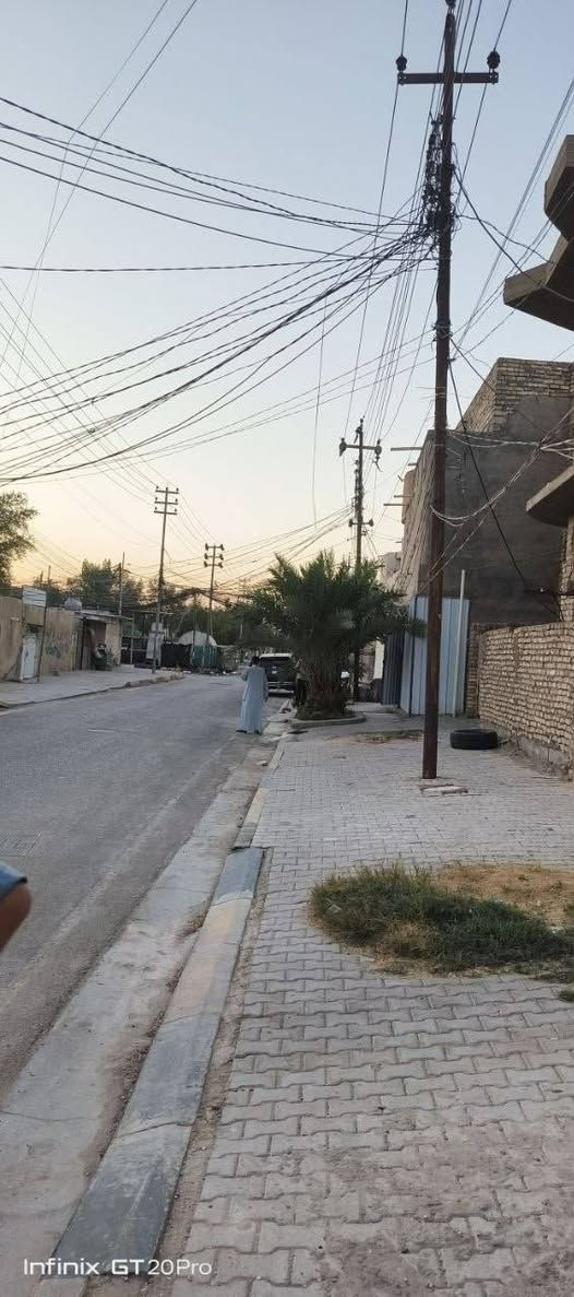 السلام عليكم 
عقار 75م طابو صرف موقع مميز حي الحر  شارع المستوصف مقابل اعدادية الرافدين على ساحة باسم صاحب العقار مباشر بناء قديم  يباع قطعة او سكن السعر وبقية التفاصيل التواصل على *********** اتصال او واتس اب فقط الشراي يتصل وتدلل
