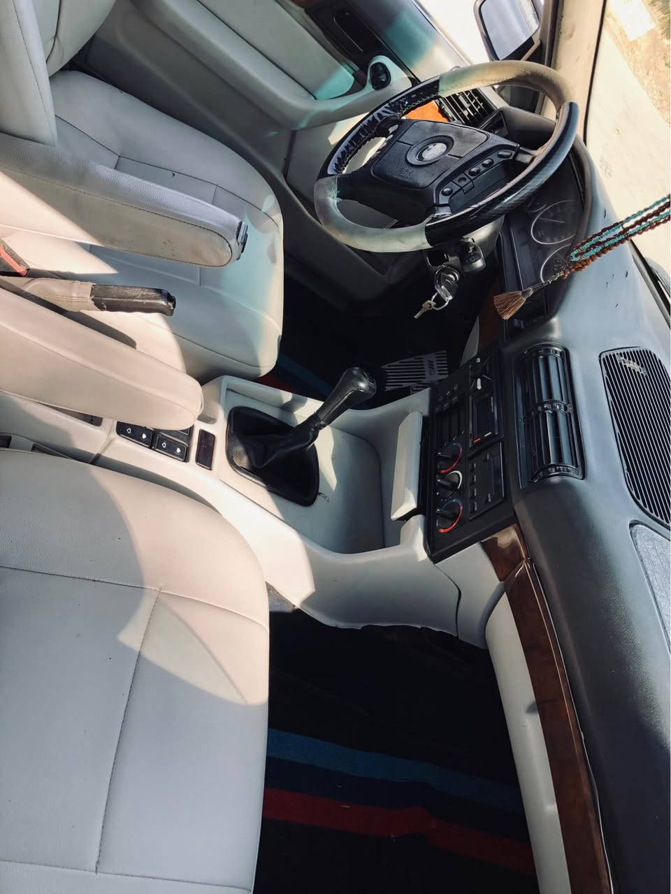 Bmw 525
گێڕ حادی
١٩٩١ کامل کراوە ٩٥
دەحامی بۆ دەحامی کراوە بە m
گێچ ٣٠٠
سەقفوشانی بێبۆیاخ
بێدەحمو لێدراو
نوکەدەرزی پێوە نیە
چوارجام کارەبا کوشن جڵدو هیتەر دەبڵ ئێرباگ ناو  فۆر میکا
تەبرید لەسەر سویچ
کامل سێرفس کراوە 
بەیانی بیکە بەناو خۆت
تا٢٠٣٠ڕەقەمی نوێیە
گشت گیانی لەسەر دەقی شەریکە ئیش ئەکا بەشەرتی سەت فیتەر 
*********** رانية, السليمانية
