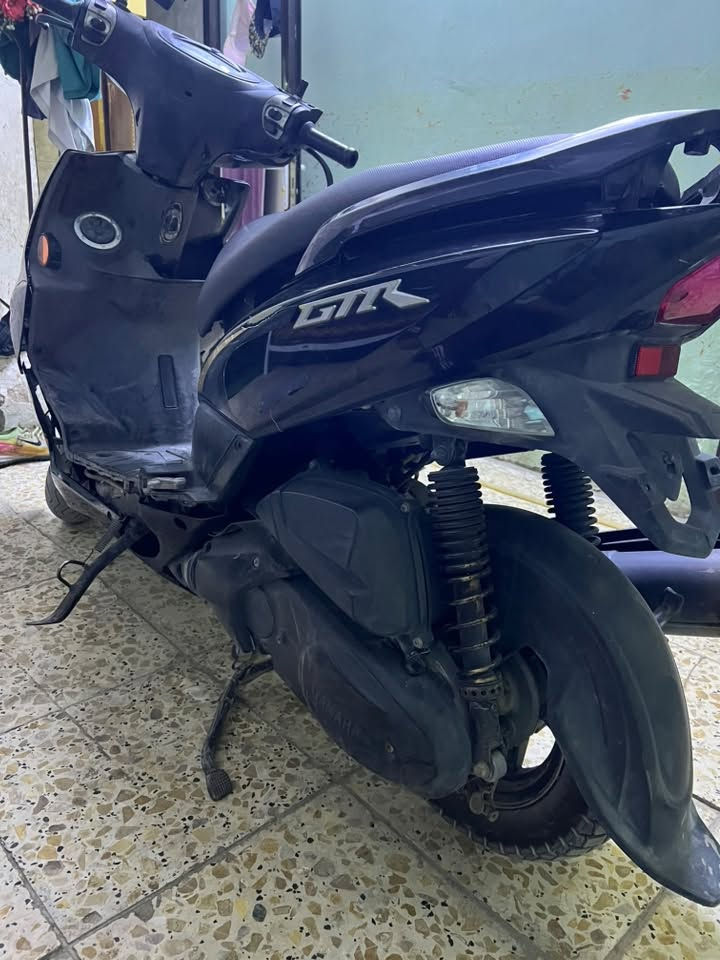 سلام عليكم GTR للبيع السعر ٩٥٠ مجال حك الجية دراجة كدام عينك النضافة مال بيت الرقم المكان بغداد الشعلة 
***********
