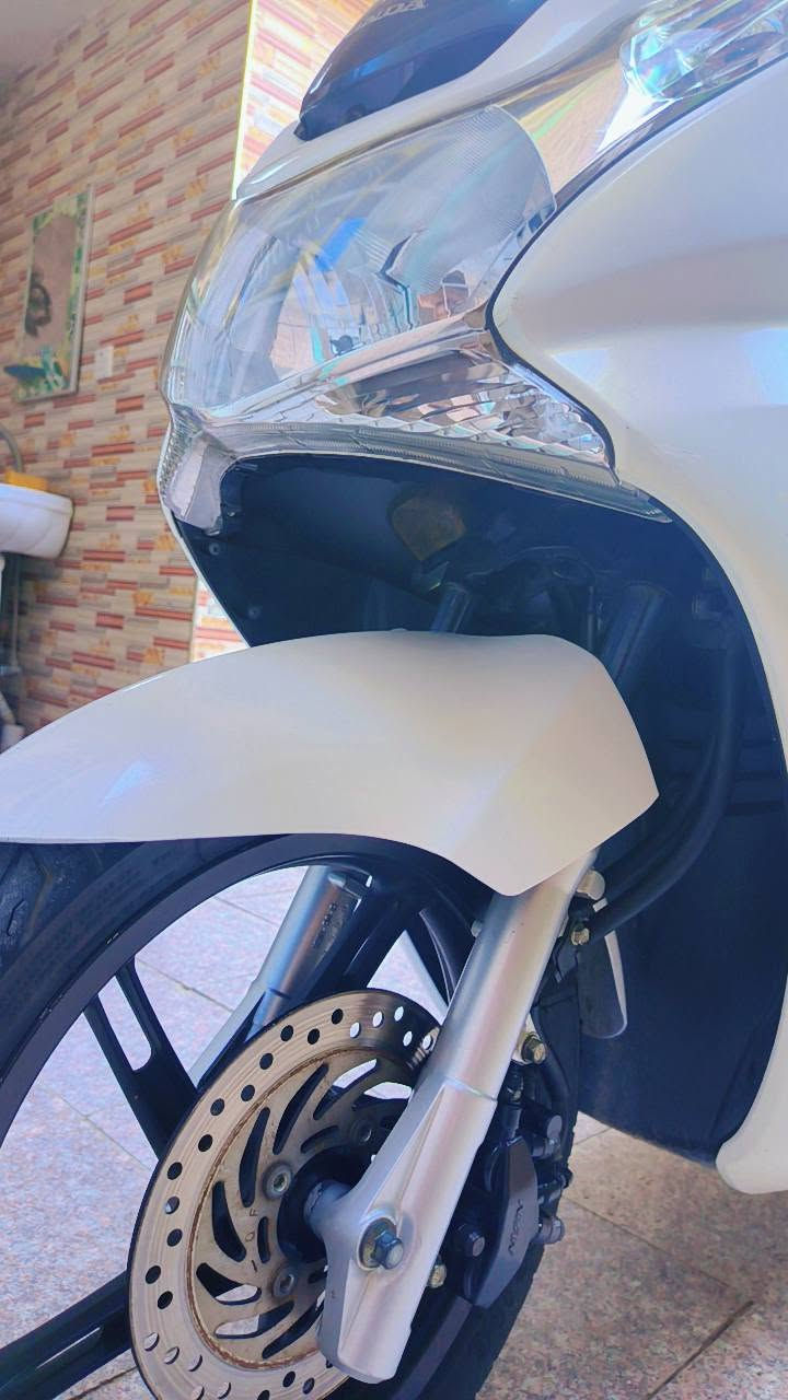 دراجة pcx ياباني الجيل الاول للبيع السعر ١٤ ورقة مكاني بغداد المدينة رقم الهاتف ***********واتس اب بغداد, العراق
