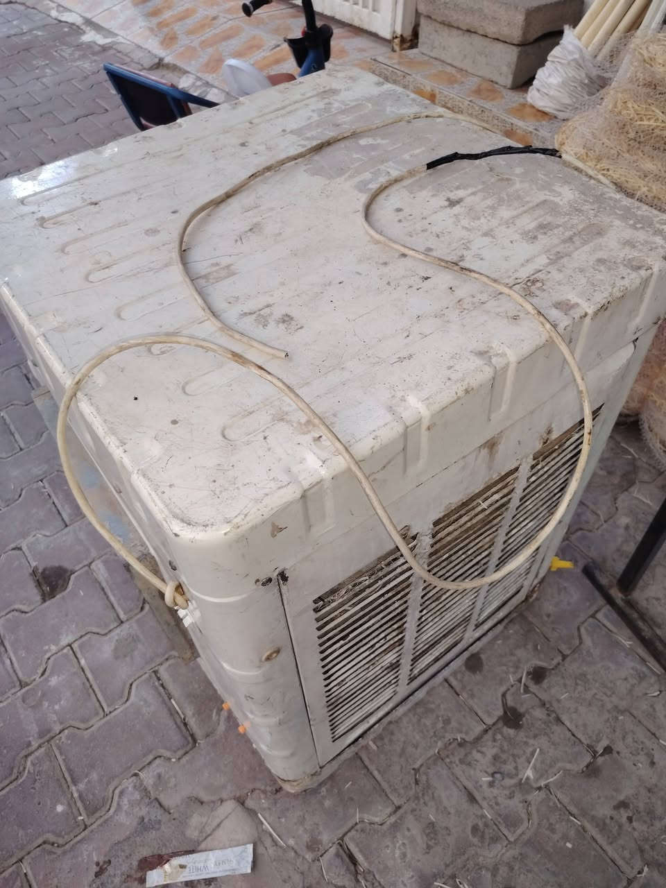 مبردة حجم واحد ونص للبيع بسعر مناسب جدا اتصل او راسل واتساب ***********

