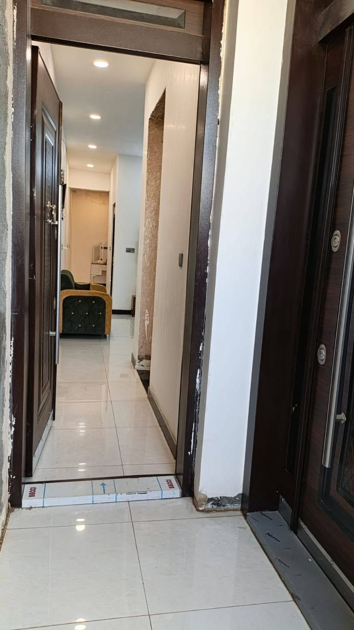 السلام عليكم بيت #لليجار بسعر مناسب
مساحه #100متر 
واجه تقريبآ 6ونزال 18طابق1يحتوي=على مدخلين مطبخ+صاله+صحيات+منور+غرفه نوم كبيره+حمام عدد2+سطح كبير
في زراعي بيت بنيه النموذجي
فرع36يمينا
بيت  بناء 🇹🇷تركي
كامل وجاهز #ابواب #قاصه #ارضيه #بورسلين
#***********واتساب
